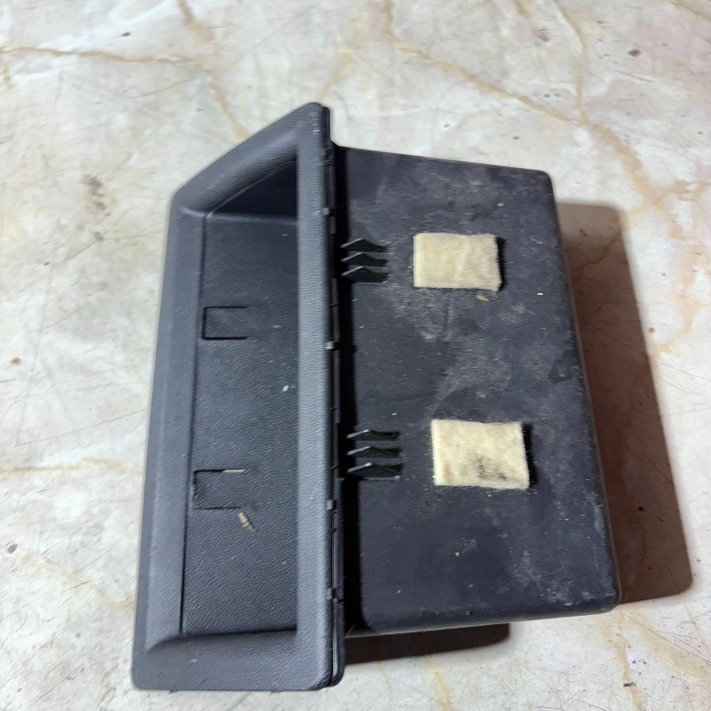 Vauxhall Tigra Centre Console Recess Storage Bin 2006