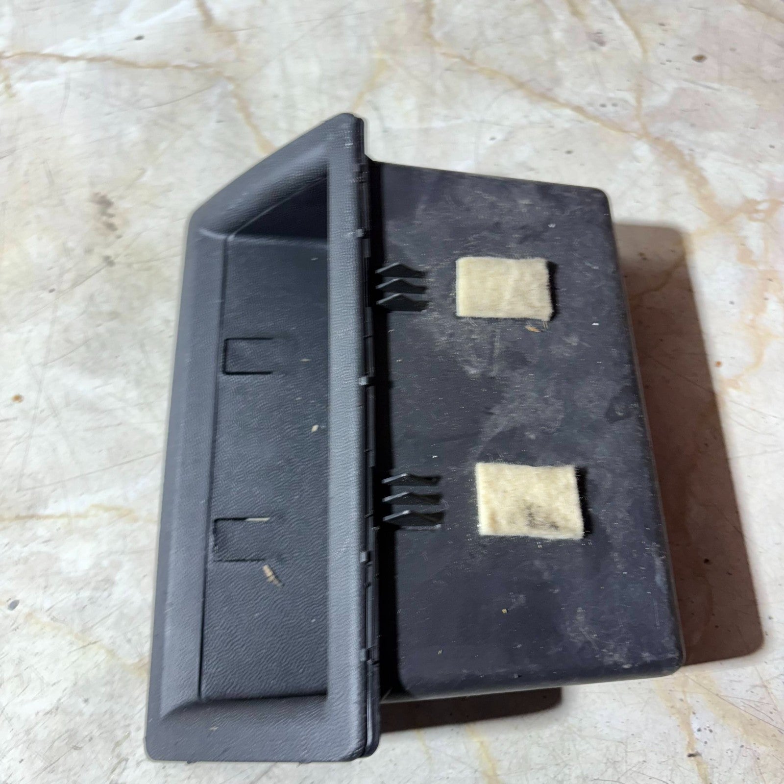 Vauxhall Tigra Centre Console Recess Storage Bin 2006