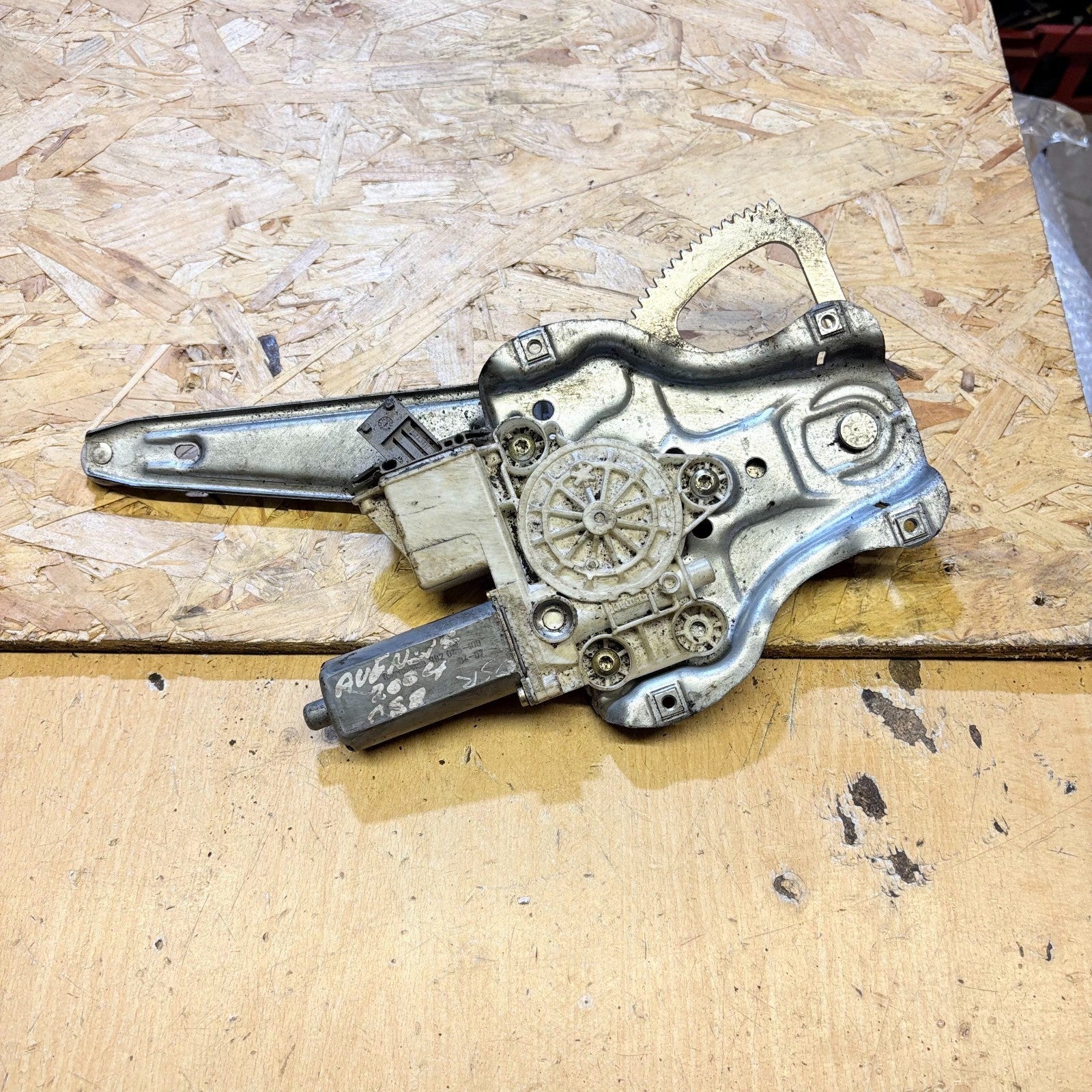 TOYOTA AVENSIS 1997-2004 WINDOW REGULATOR MOTOR REAR DRIVERSIDE 992045100