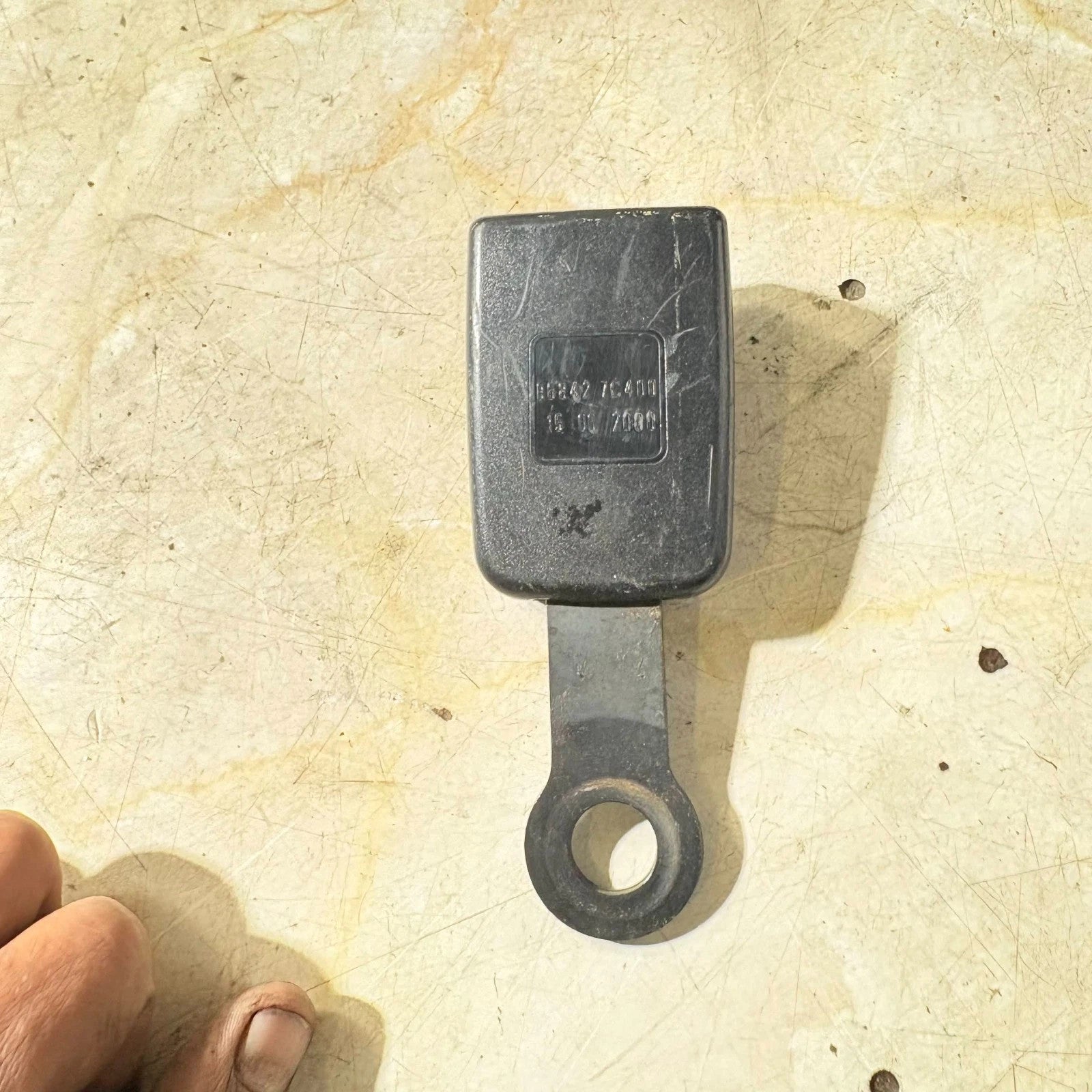 Nissan Vanette 1996-02 Front Left Seatbelt Clip 86842-7C400