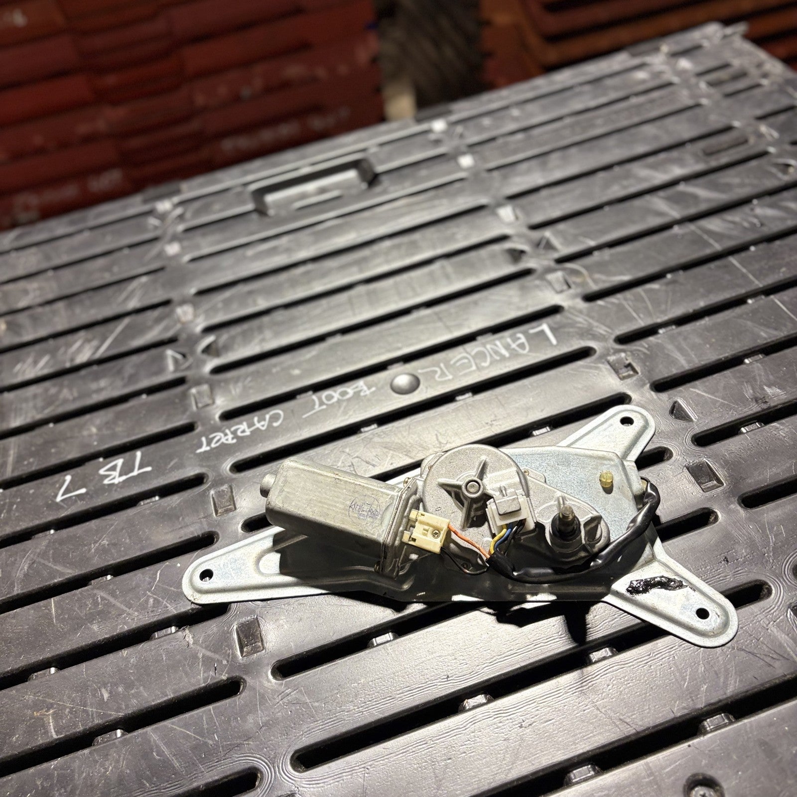 SUZUKI GRAND VITARA 2005-2014 REAR WIPER MOTOR