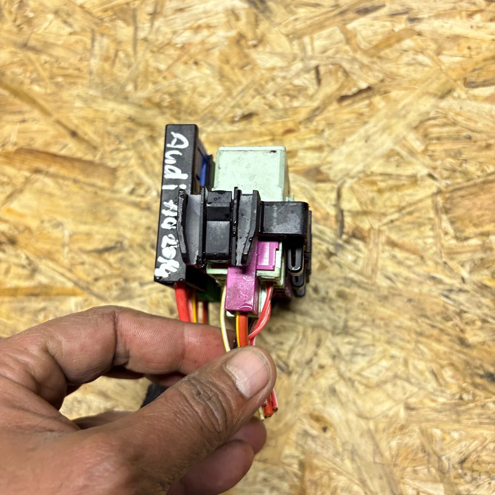 AUDI A4 FUSE RELAY BOX 2008 - 2014