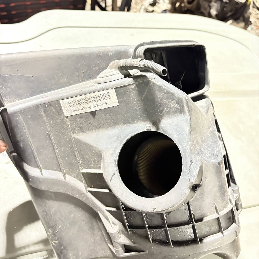 BMW 1 SERIES E87 116i 1.6 AIR CLEANER INTAKE FILTER BOX CASING 7523628