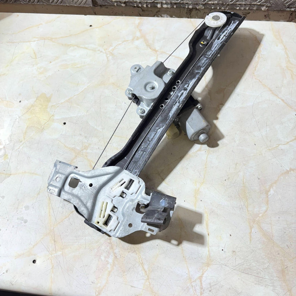 2013 CHEVROLET AVEO PASSENGER FRONT LEFT SIDE WINDOW MOTOR REGULATOR
