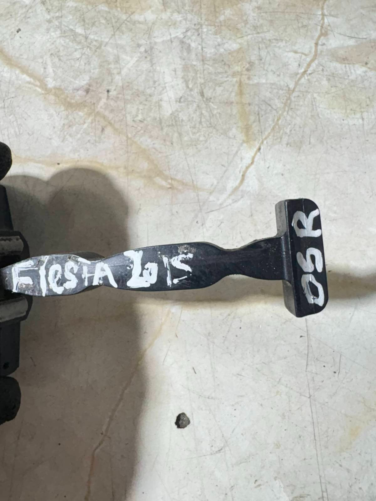 FORD FIESTA MK7 2015 OFFSIDE RIGHT OSR FRONT DOOR CHECK STRAP