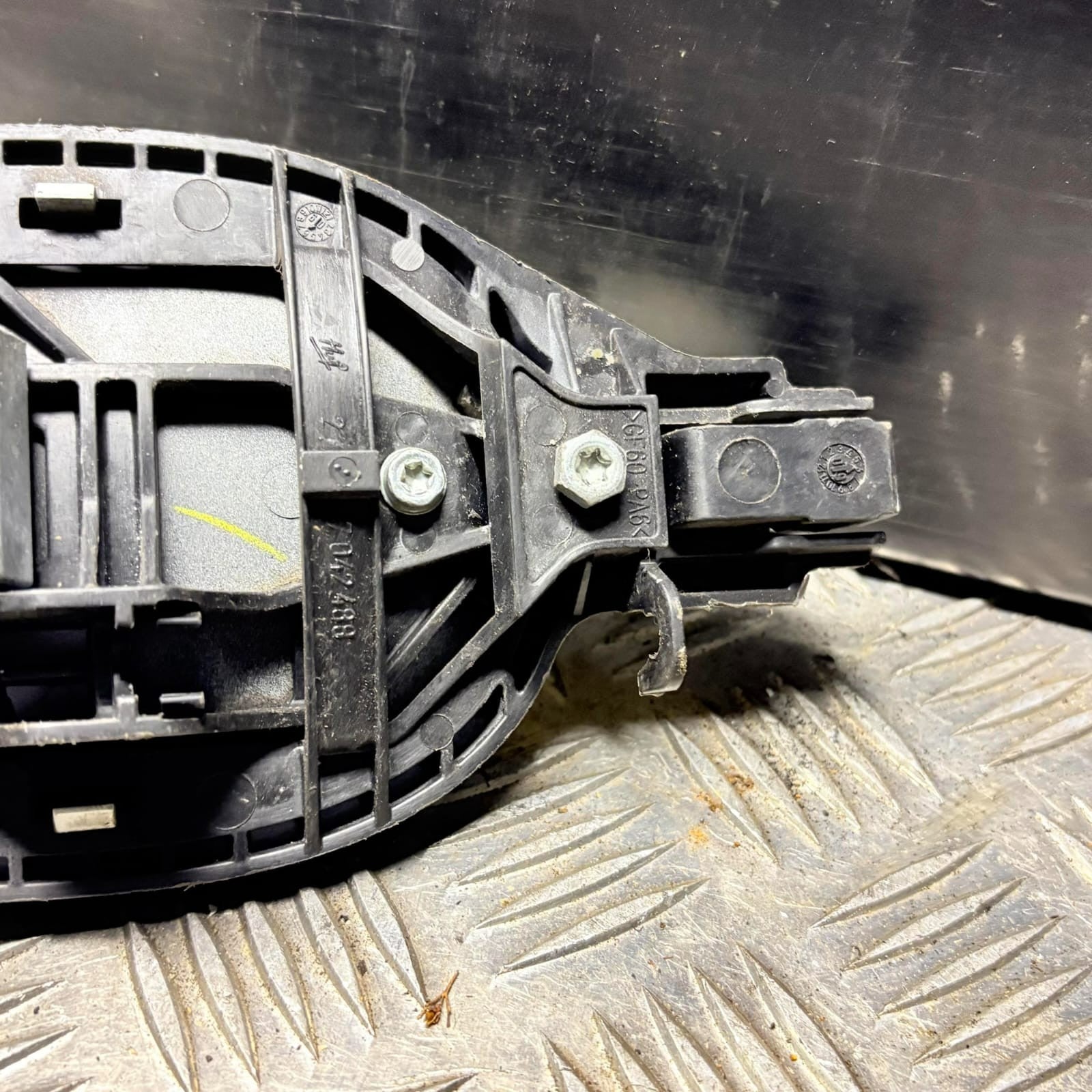 2010 Land Rover Range Rover Door Exterior Handle SUV 4/5dr 7042488 Driver Front