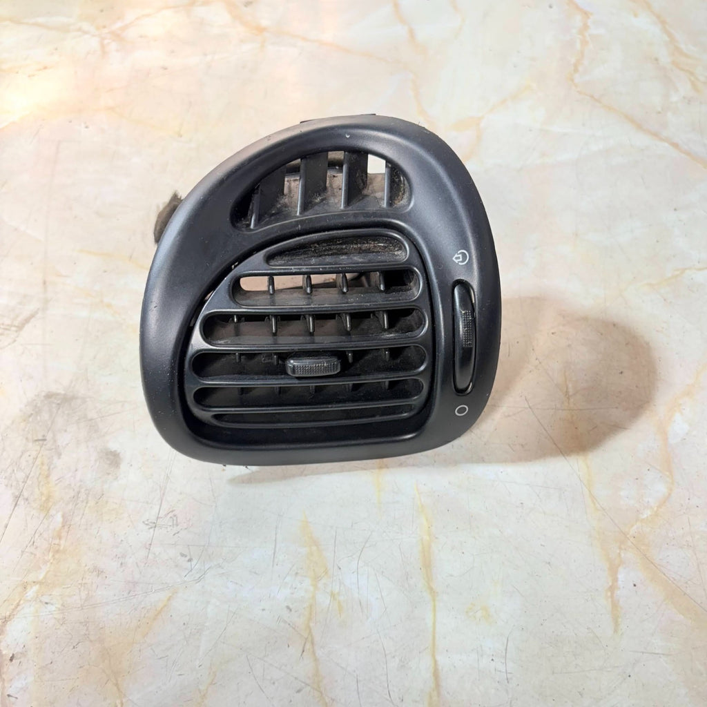 CITROEN PICASSO 2006 N/S/F LEFT PASSENGER FRONT SIDE HEATER/AIR VENT