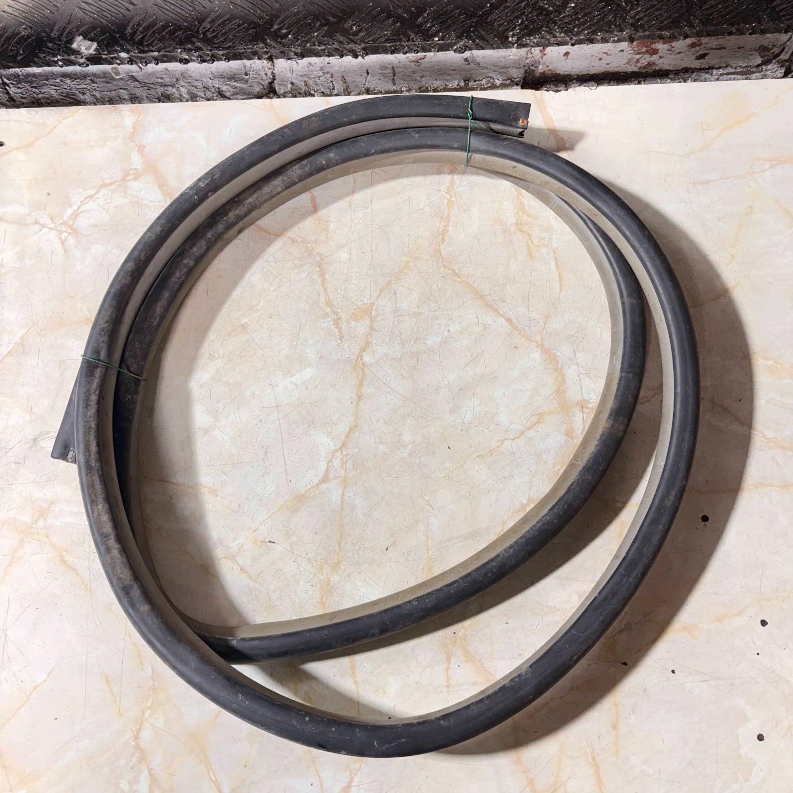 TOYOTA YARIS MK2 XP90 2005-2011 FRONT RIGHT DRIVER DOOR WEATHERSTRIP RUBBER SEAL