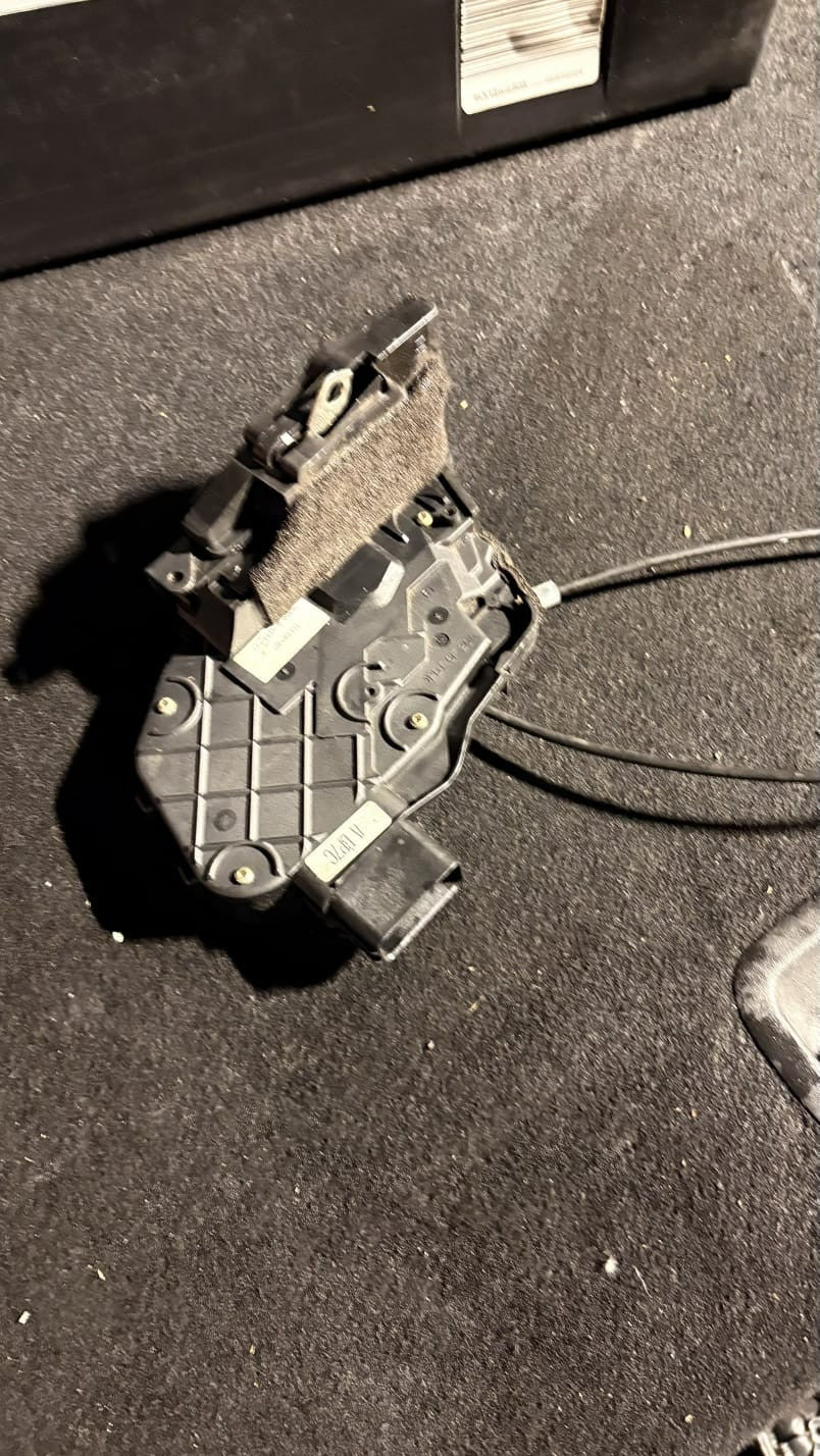 MAZDA 5 Sedan BK Rear Right Door Lock FA10B09C 2005 11181496