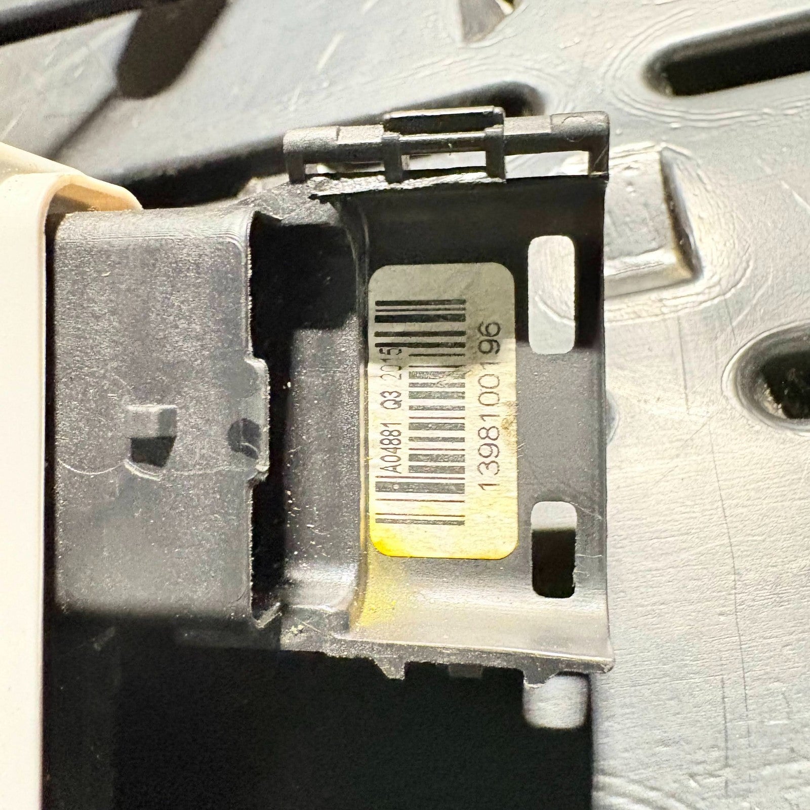 2015 CITROEN DS3 DOOR LOCK ASSEMBLY (RIGHT FRONT) A04973