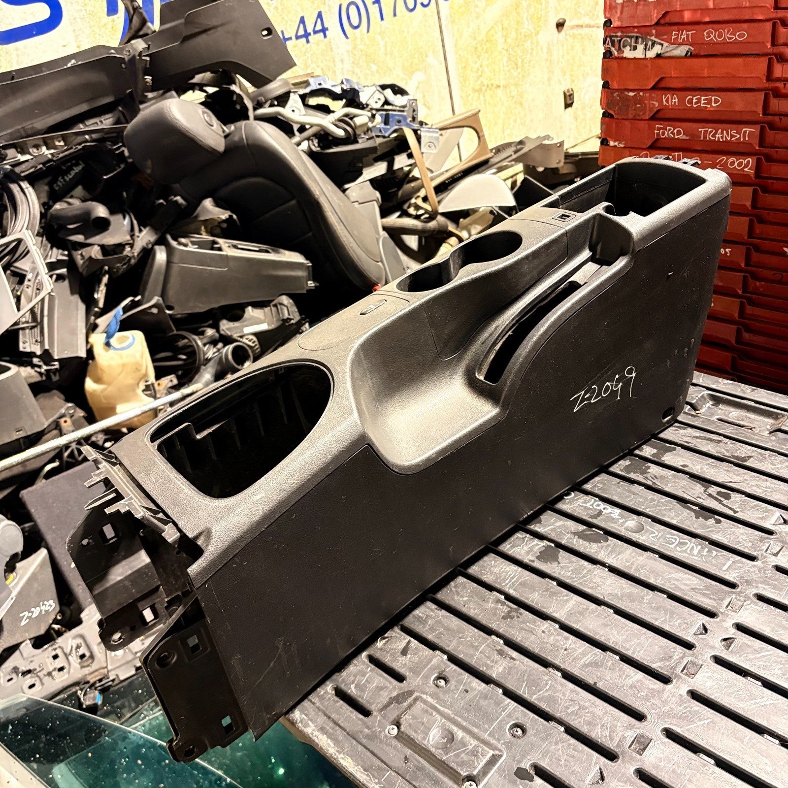 NISSAN QASHQAI 2008 CENTRE CONSOLE ARMREST 96910JD000