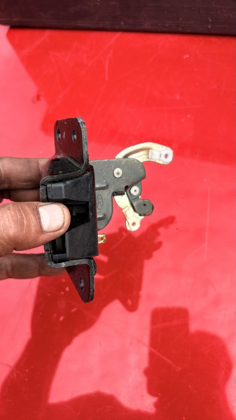 Hyundai Tucson JM 2006 Tailgate Boot Lid Lock Catch Latch AMD156798