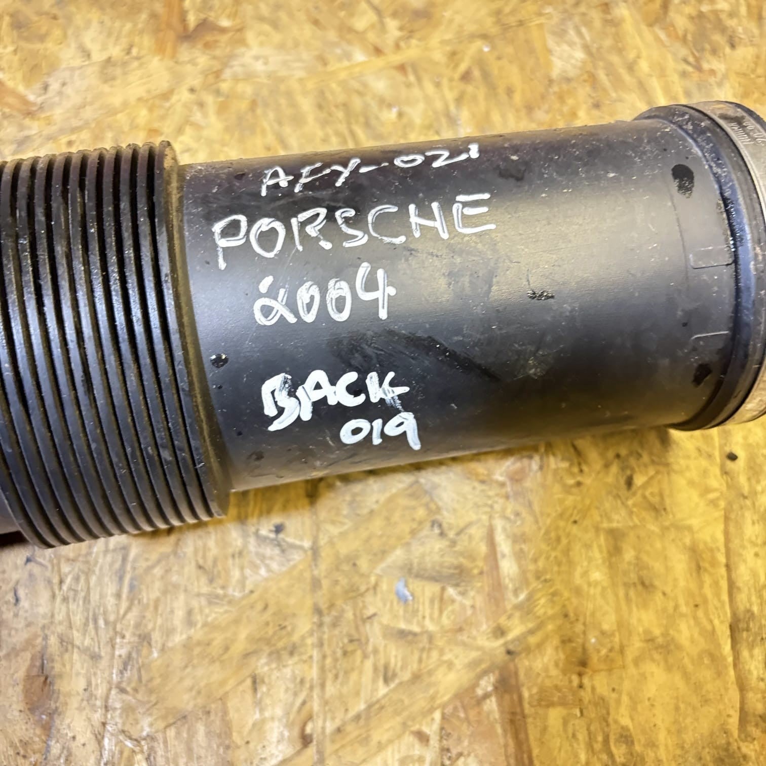 Porsche Cayenne 955 3.2 V6 Air Intake Hose Pipe 7L5128684 7L5 128 684 2004
