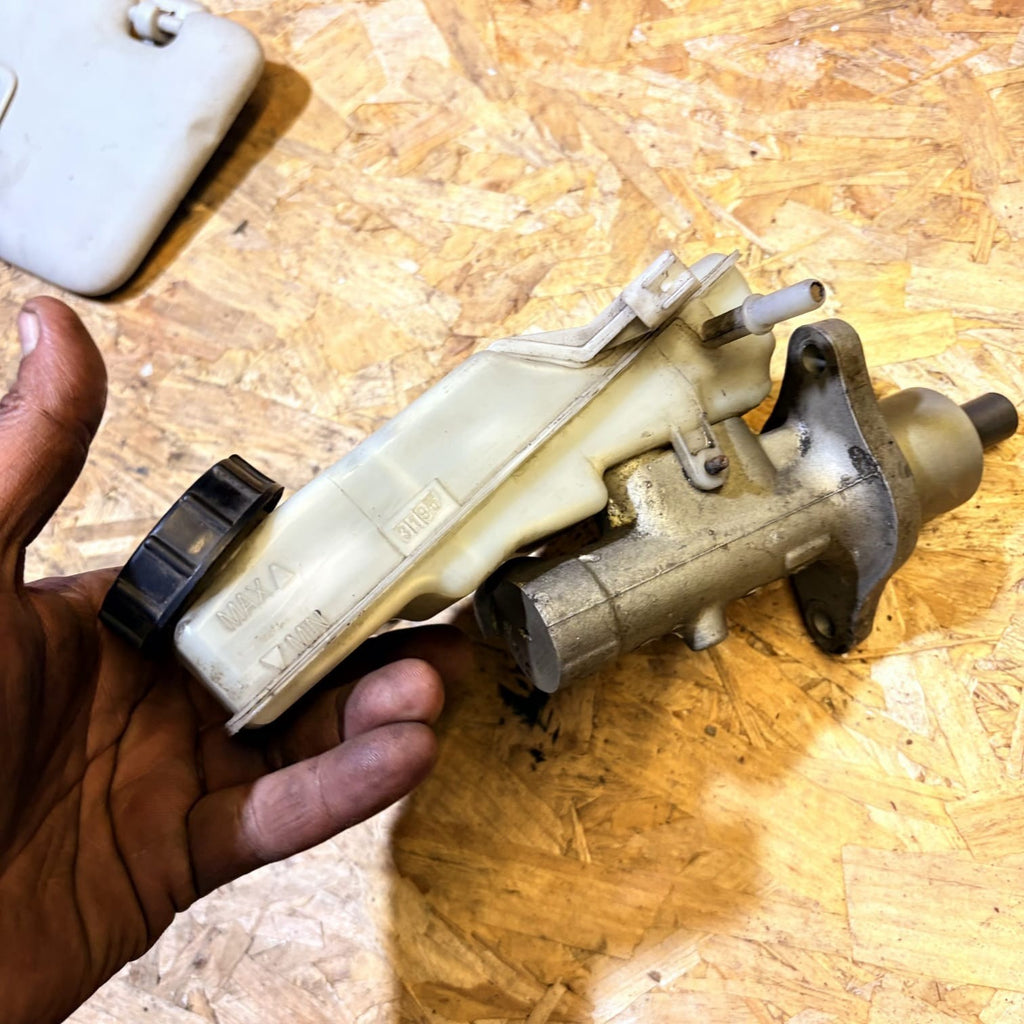 FORD KUGA BRAKE MASTER CYLINDER MK1 033508-91031