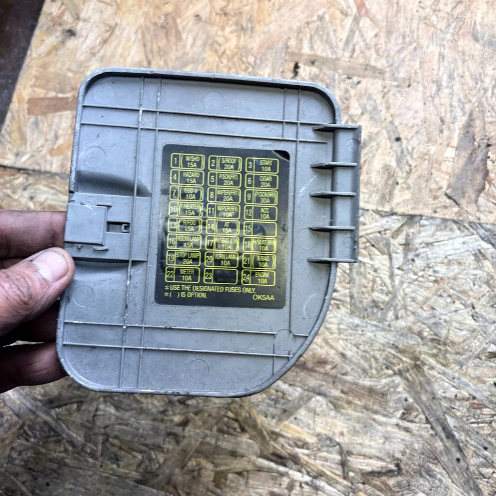 2006-2012 KIA SEDONA FUSE BOX COVER LID