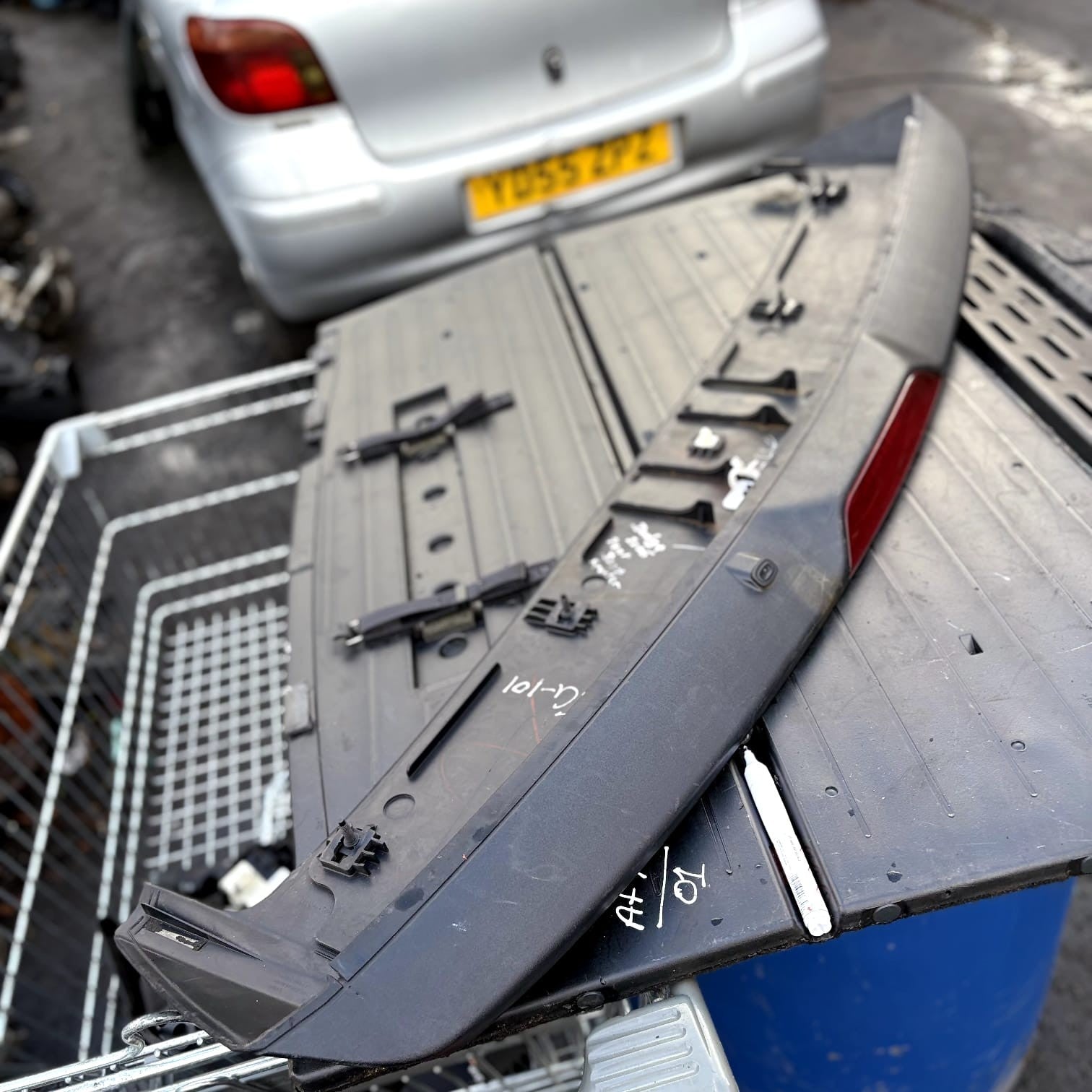 Dodge Caliber Hatchback 2007-2012 Rear Tailgate Spoiler Black Brake Light