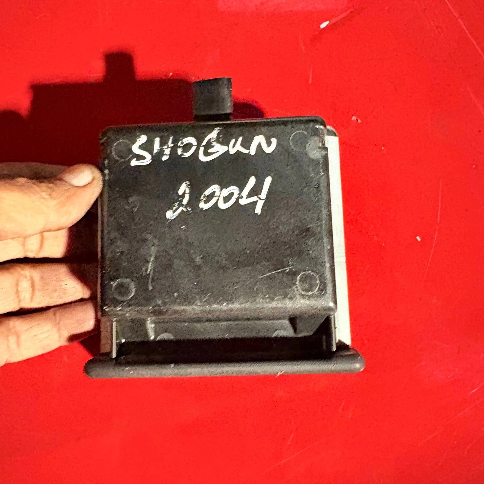 1999-2006 MITSUBISHI SHOGUN AUTO FUSE BOX COVER