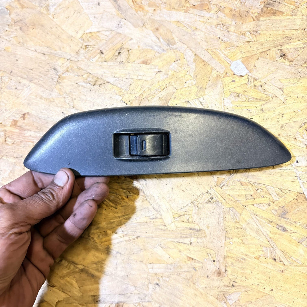 TOYOTA YARIS MK1 XP10 PASSENGER FRONT ELECTRIC WINDOW SWITCH 3 DOOR JTD