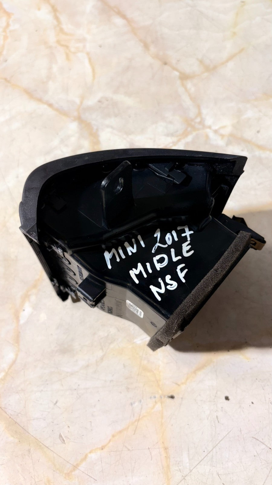 MINI 2017 MIDDLE LEFT SIDE FRONT DASHBOARD AIR BLOWER VENT 6422 9265405