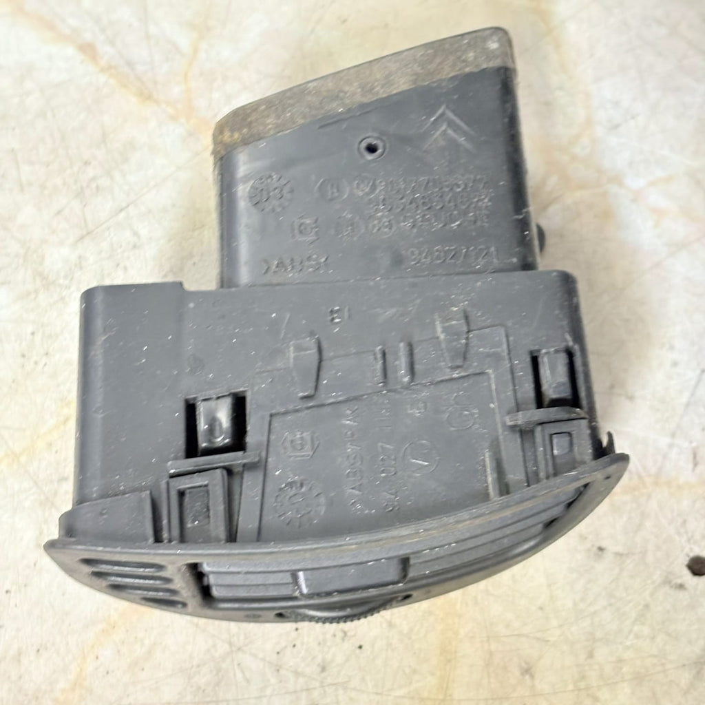 Citroen Saxo Dash Air Vent Duct LH Passenger NSF 1996-2004 9634834677 9617705677