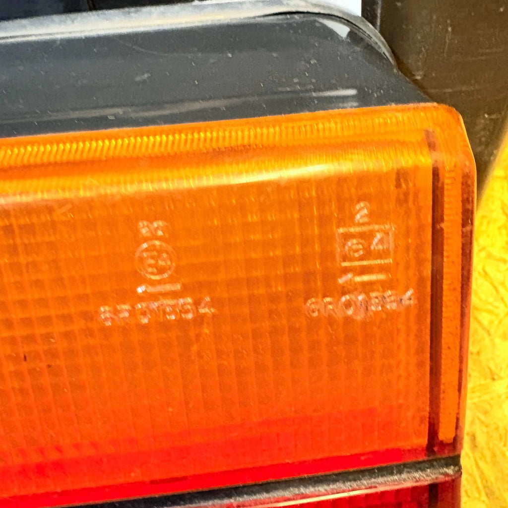 1988-1993 HYUNDAI SONATA REAR RIGHT SIDE TAIL LIGHT