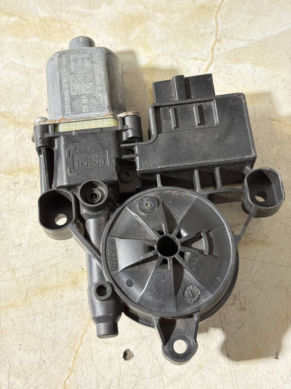 Skoda Karoq Rear right rear window regulator motor 5Q0959408A