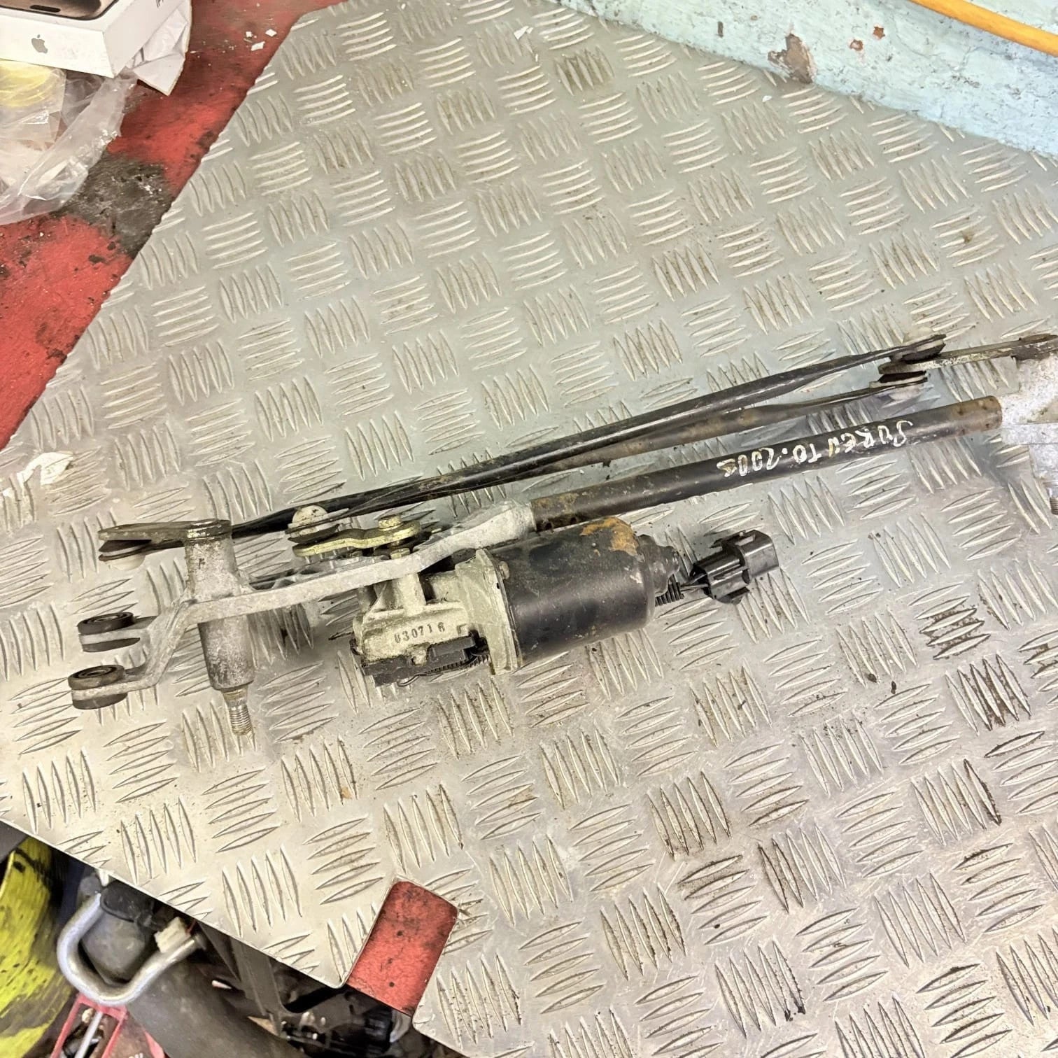 98100-3E900 Kia Sorento MK1 02-09 Front Windscreen Wiper Motor & Linkage Mech