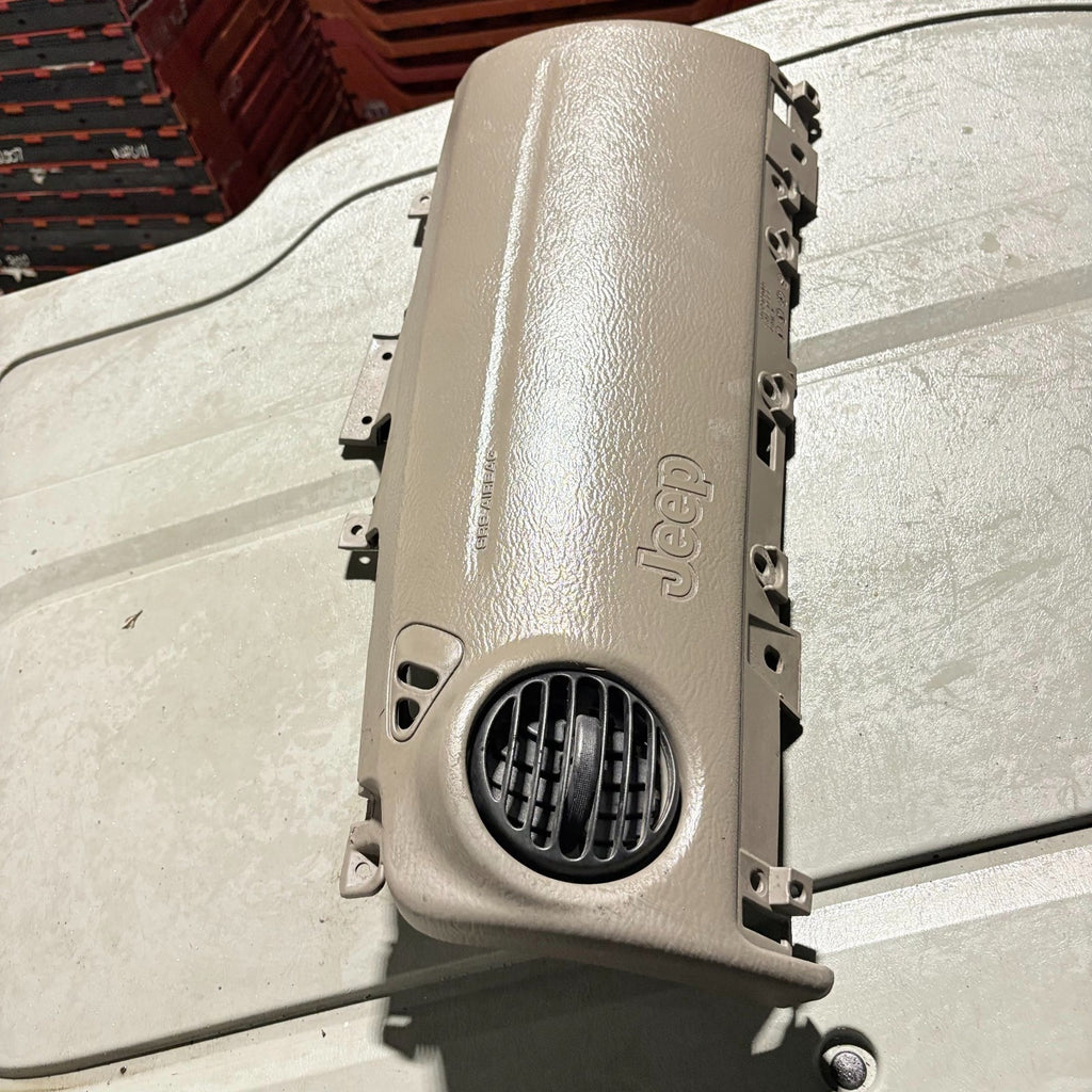 JEEP CHEROKEE 2002 PASSENGER SIDE VENT & TRIM COVER