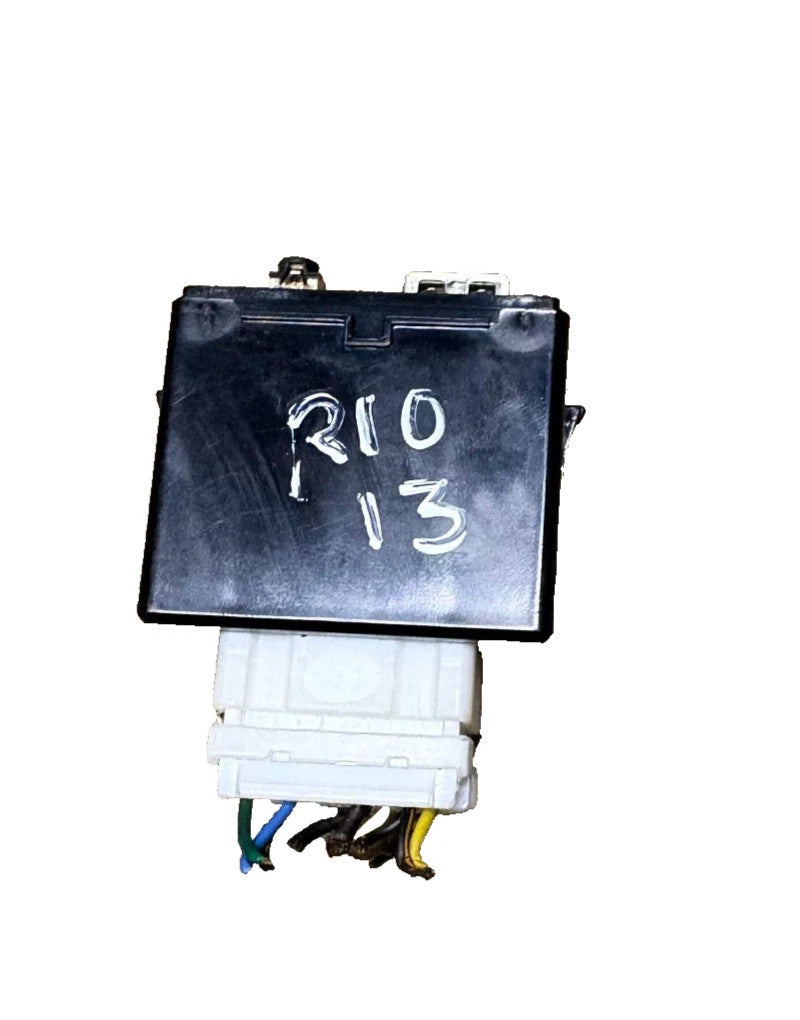 Kia Rio / Pride 2011-2015 AUX USB iPod Input Socket Port 96120-1W000