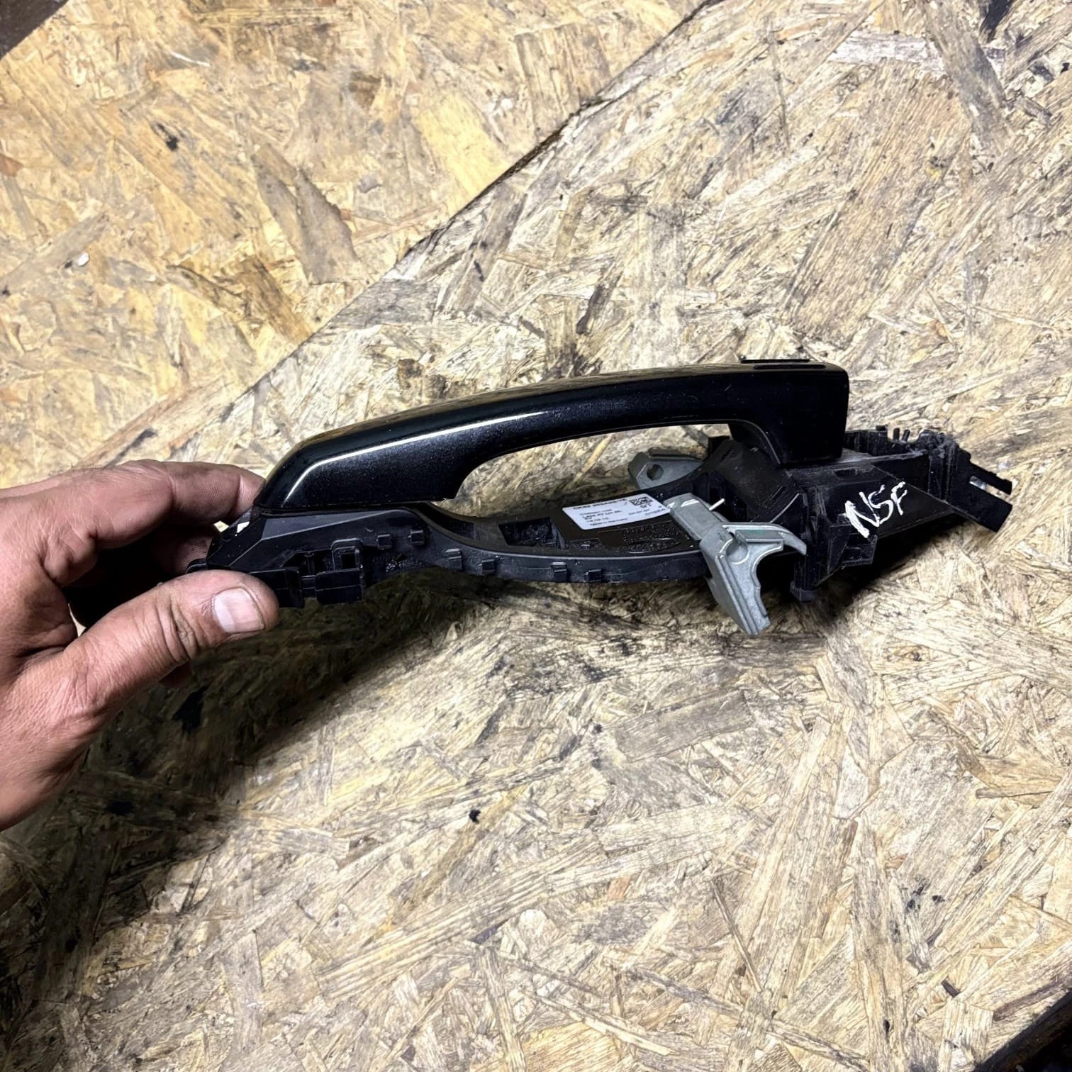 2013 Range Rover Vogue L405 Front Left Door Handle Bracket CK52203A29-TE NSF