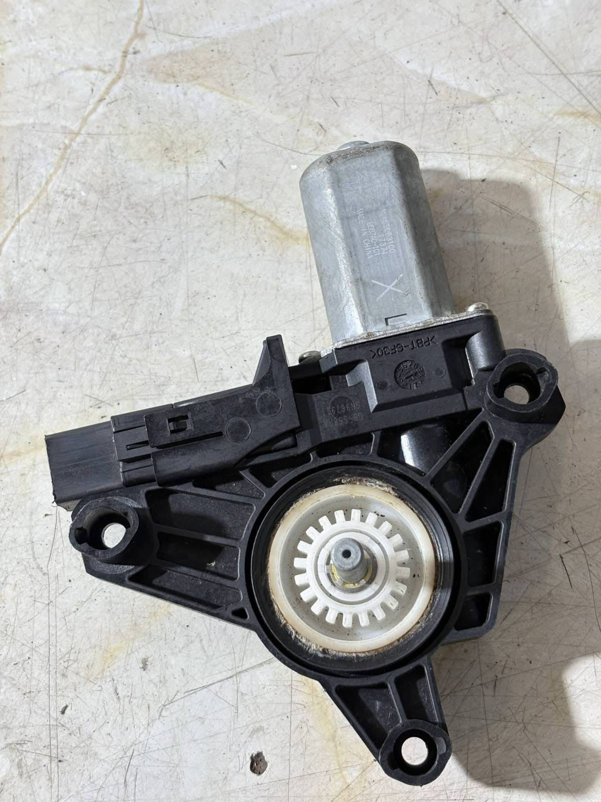 VOLVO V40 2012-2019 REAR PASSENGER LEFT SIDE WINDOW MOTOR A2469063100