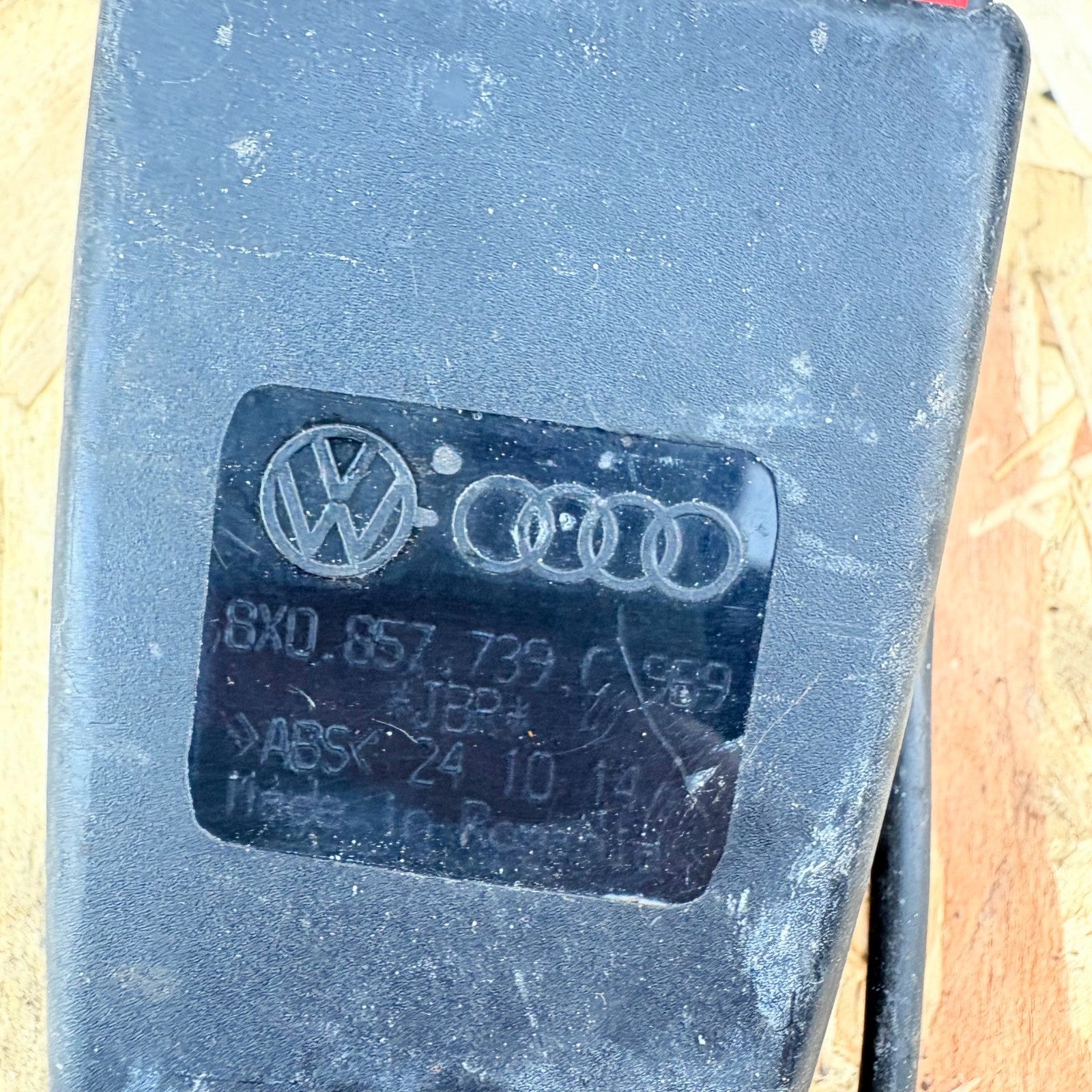 2014 AUDI A1 OFFSIDE REAR SEATBELT BUCKLE STALK 8X0857739