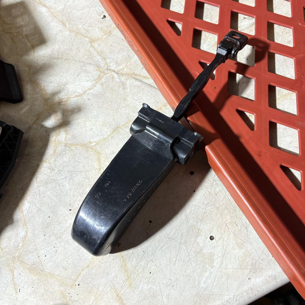 SKODA OCTAVIA 2020 DRIVER SIDE RIGH FRONT DOOR CHECK STRAP