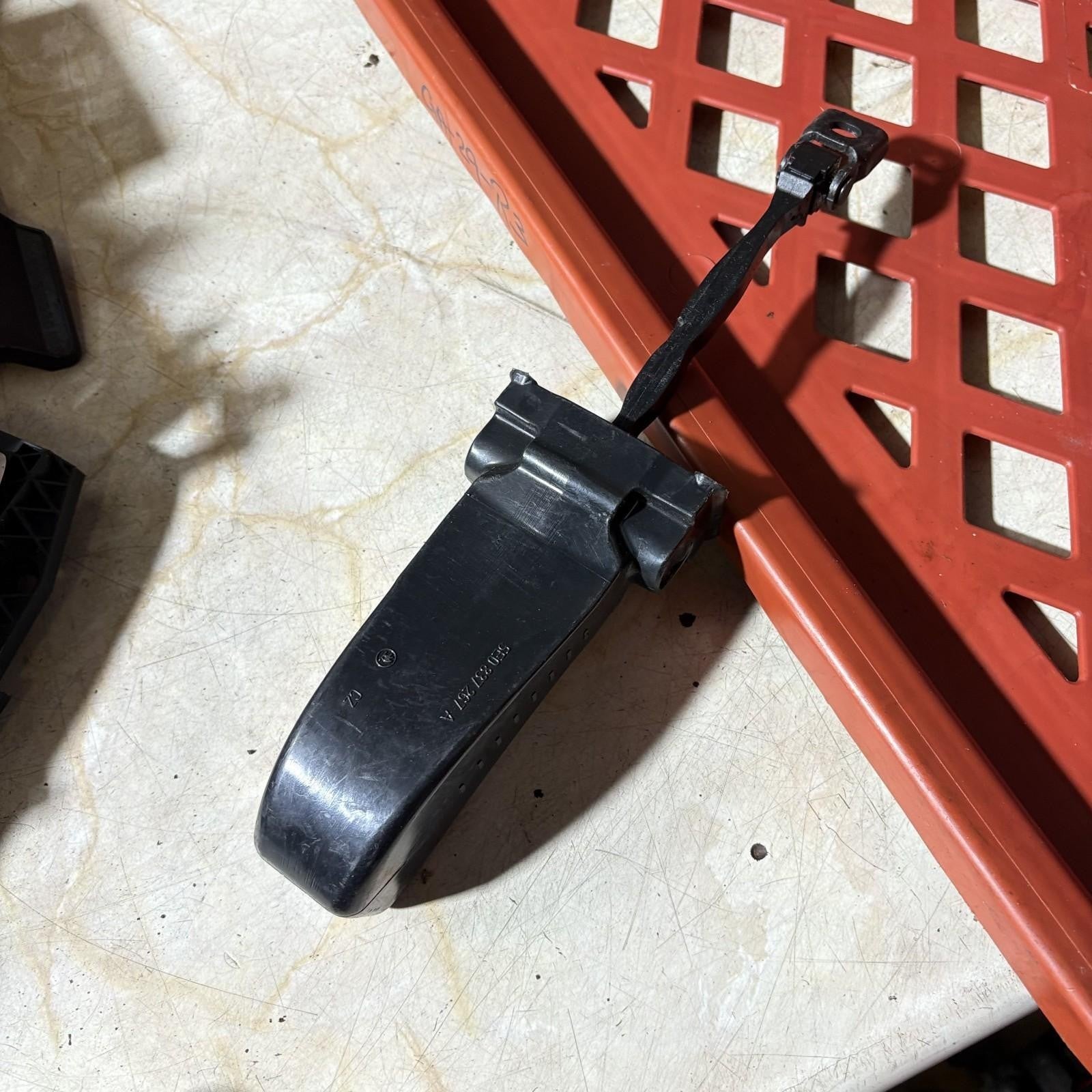 SKODA OCTAVIA 2020 DRIVER SIDE RIGH FRONT DOOR CHECK STRAP