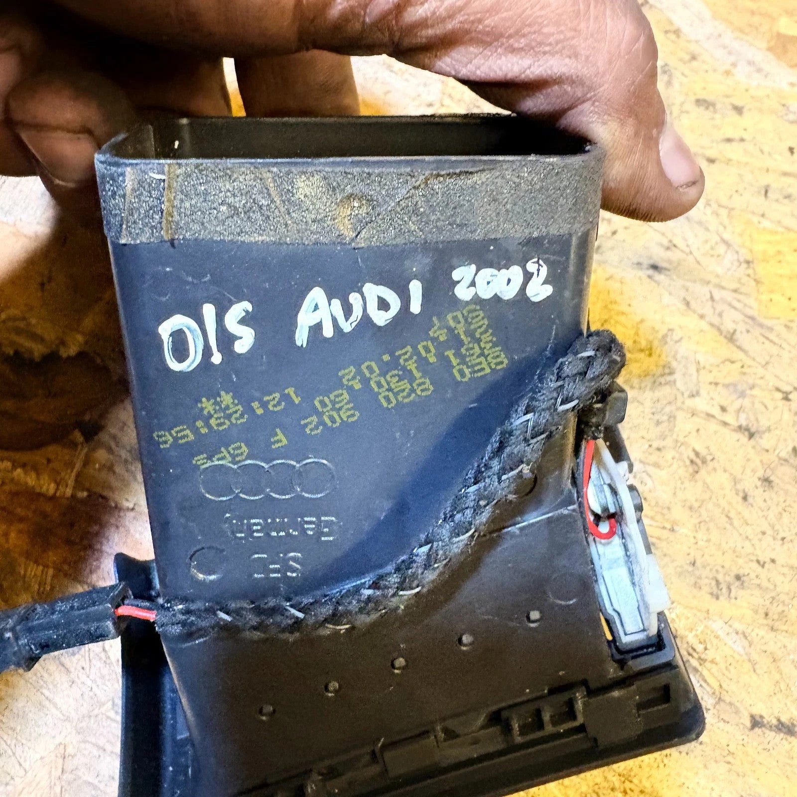 AUDI A4 01-08 DASHBOARD DRIVERS RIGHT SIDE HEATER AIR VENT 8E0820902F