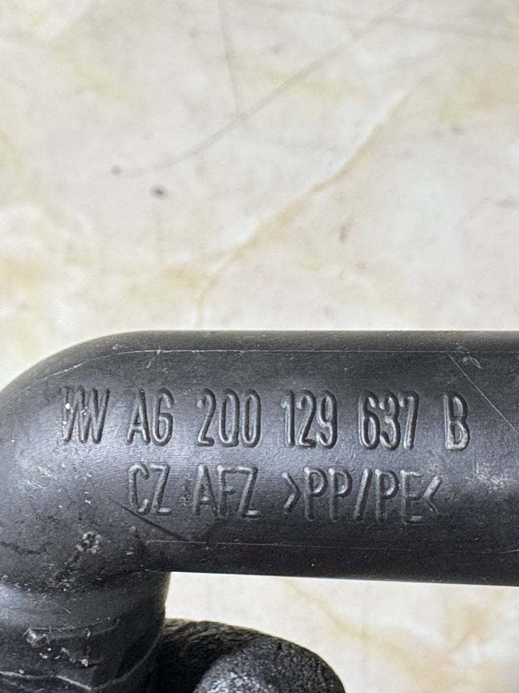 VOLKSWAGEN BREATHER HOSE PIPE 20012637B