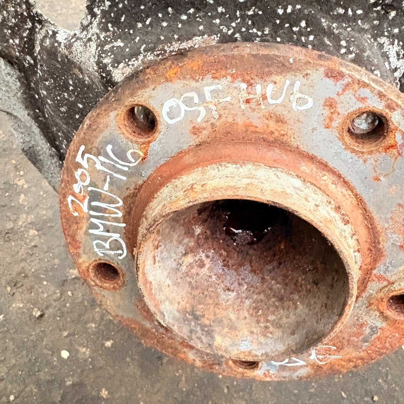 BMW 2005 DRIVER SIDE FRONT HUB WHEEL BEARING