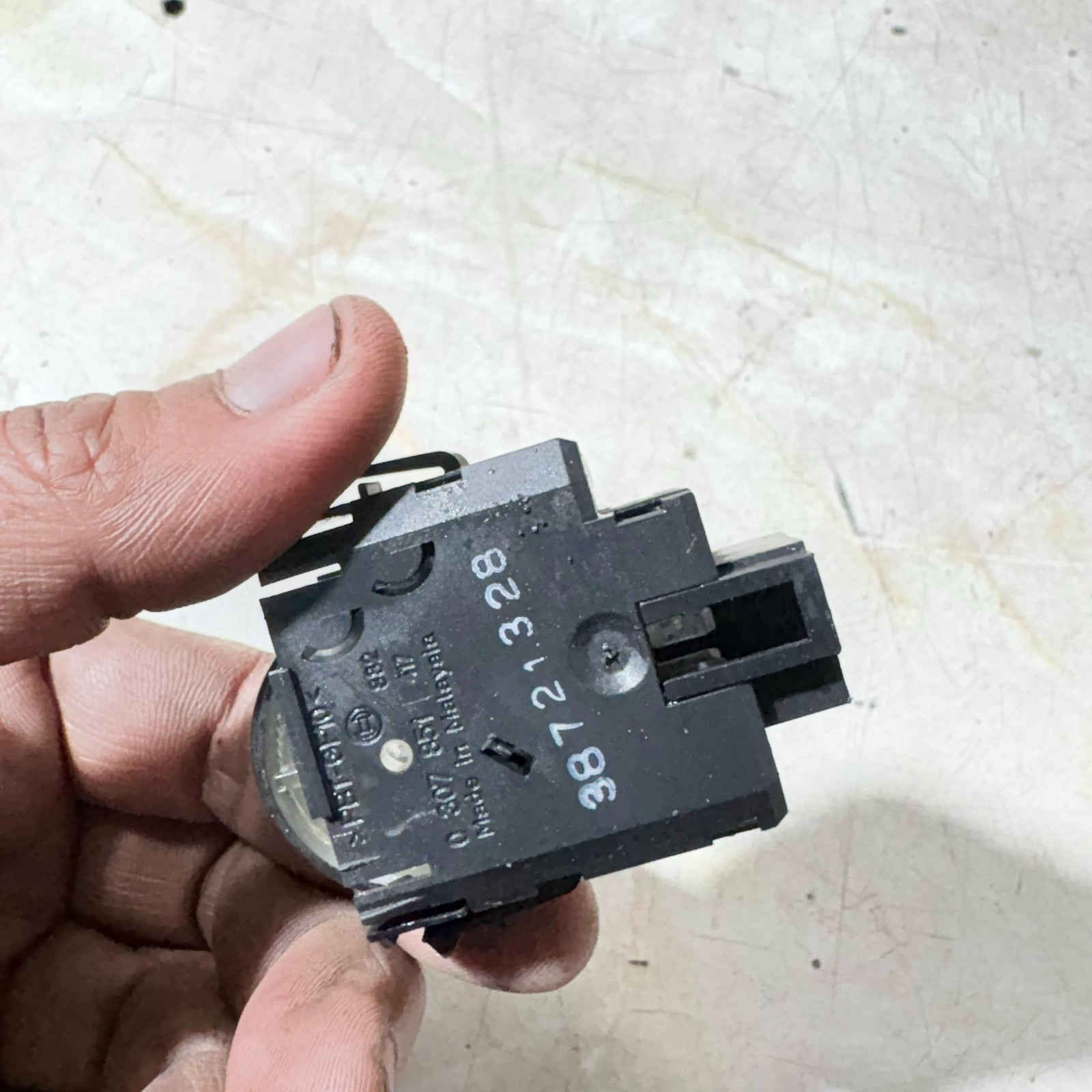 FORD LUXURY MK1 2001-2008 HEADLIGHT LEVEL SWITCH 0307851