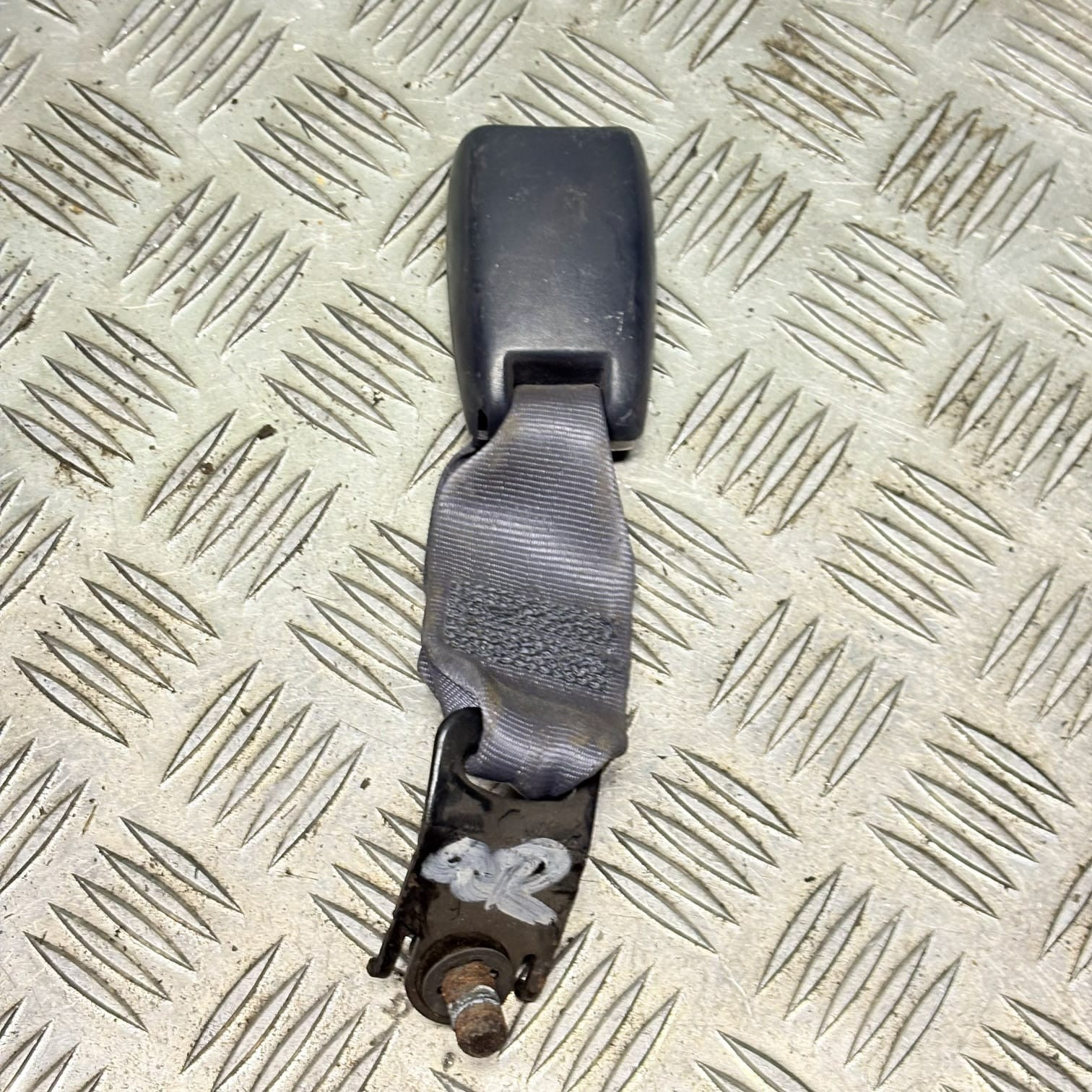 SUZUKI SWIFT SEATBELT BUCKLE NSR PASSENGER REAR RS415 5DRZCD GALACTIC GREY 2001