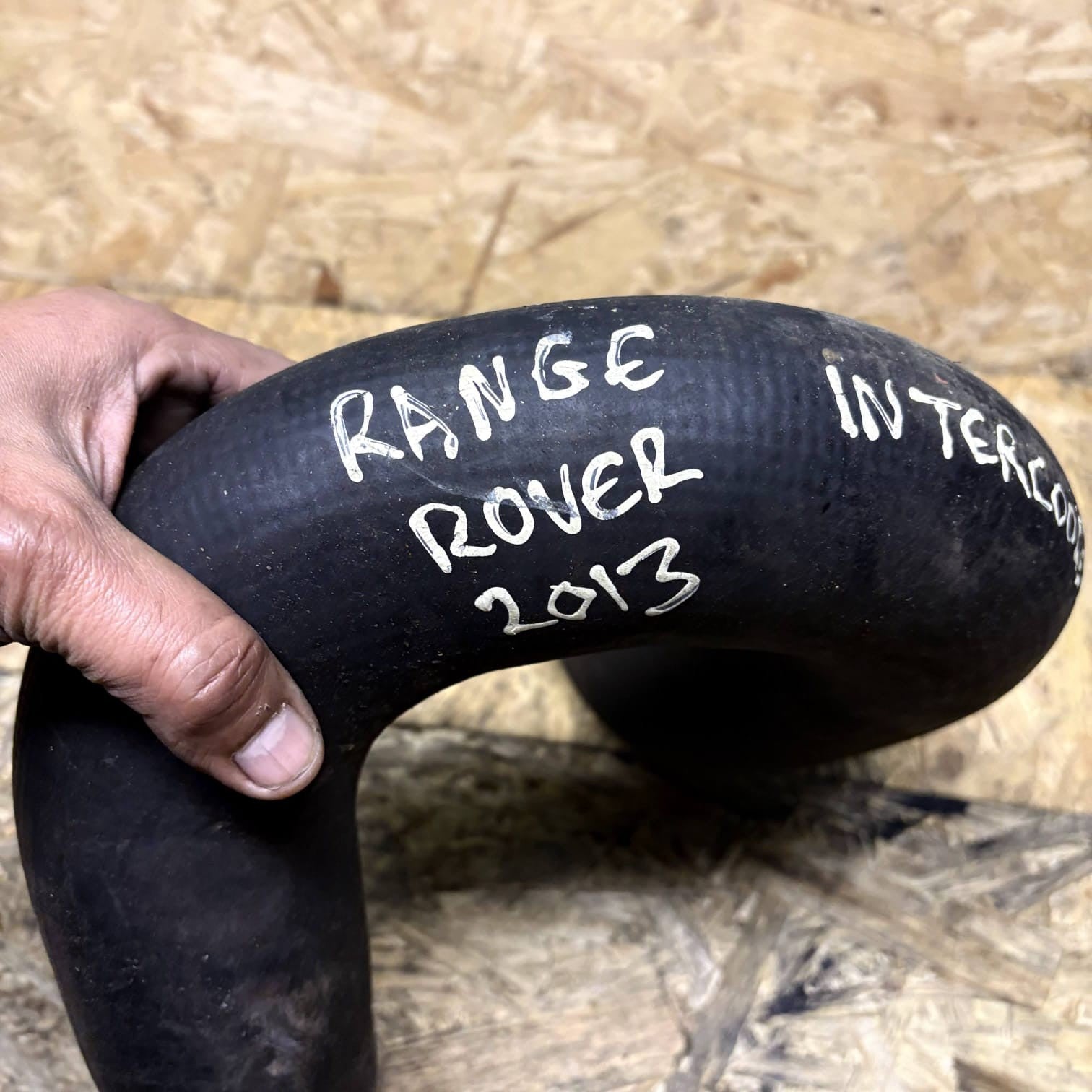 RANGE ROVER TRANSPORTER IV 2013 INTERCOOLER PIPE TURBO HOSE AIR TUBE 701145832A