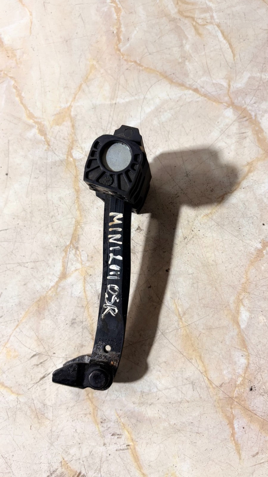 MINI 2011 DRIVER SIDE REAR DOOR CHECK STRAP STOPPER