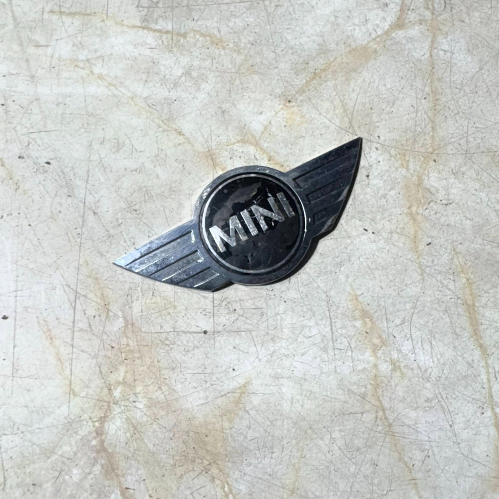 MINI COOPER ONE R50 2001-2006 FRONT BADGE LOGO EMBLEM 7026184 22776