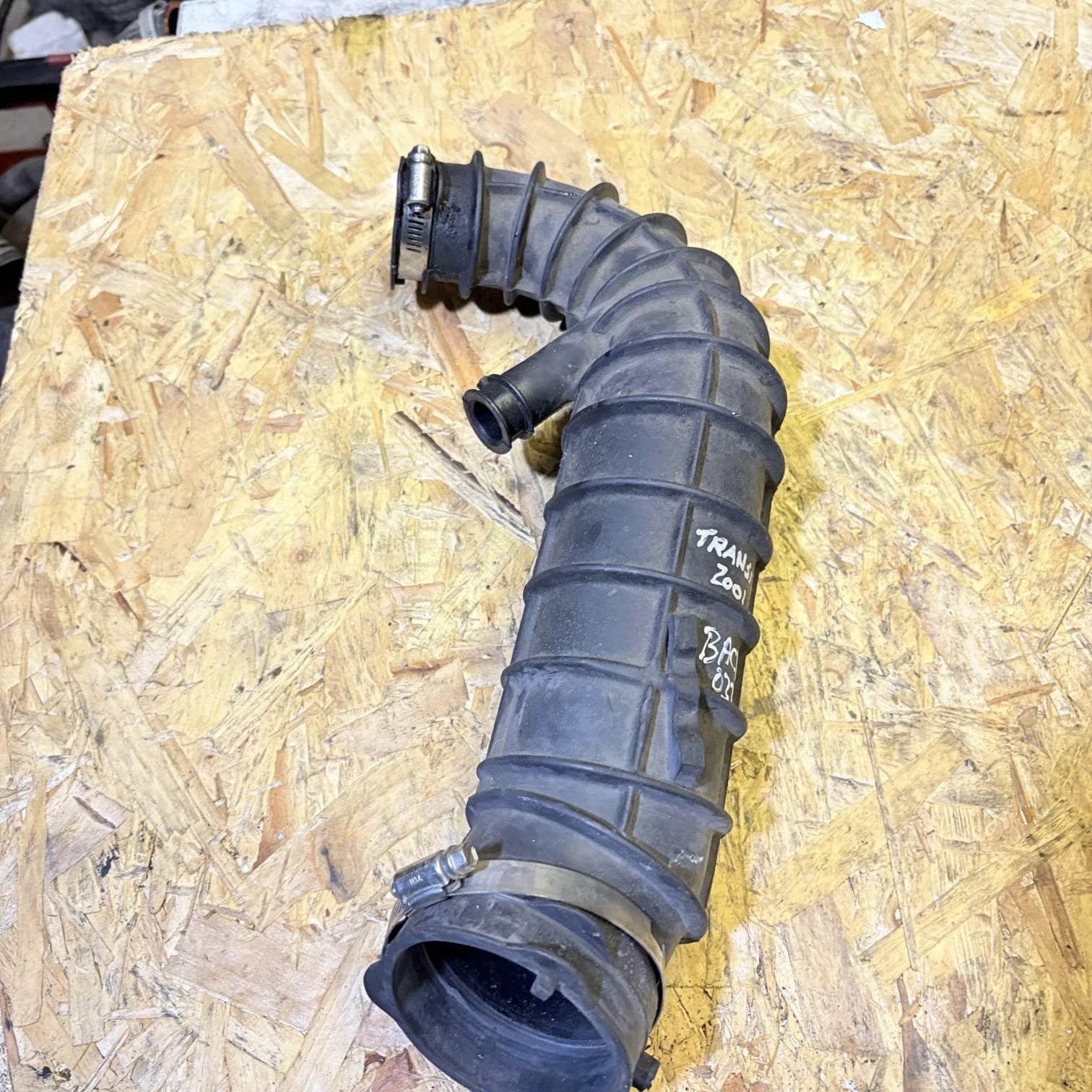 AIR INTAKE HOSE PIPE FOR FORD TRANSIT 2000-2006