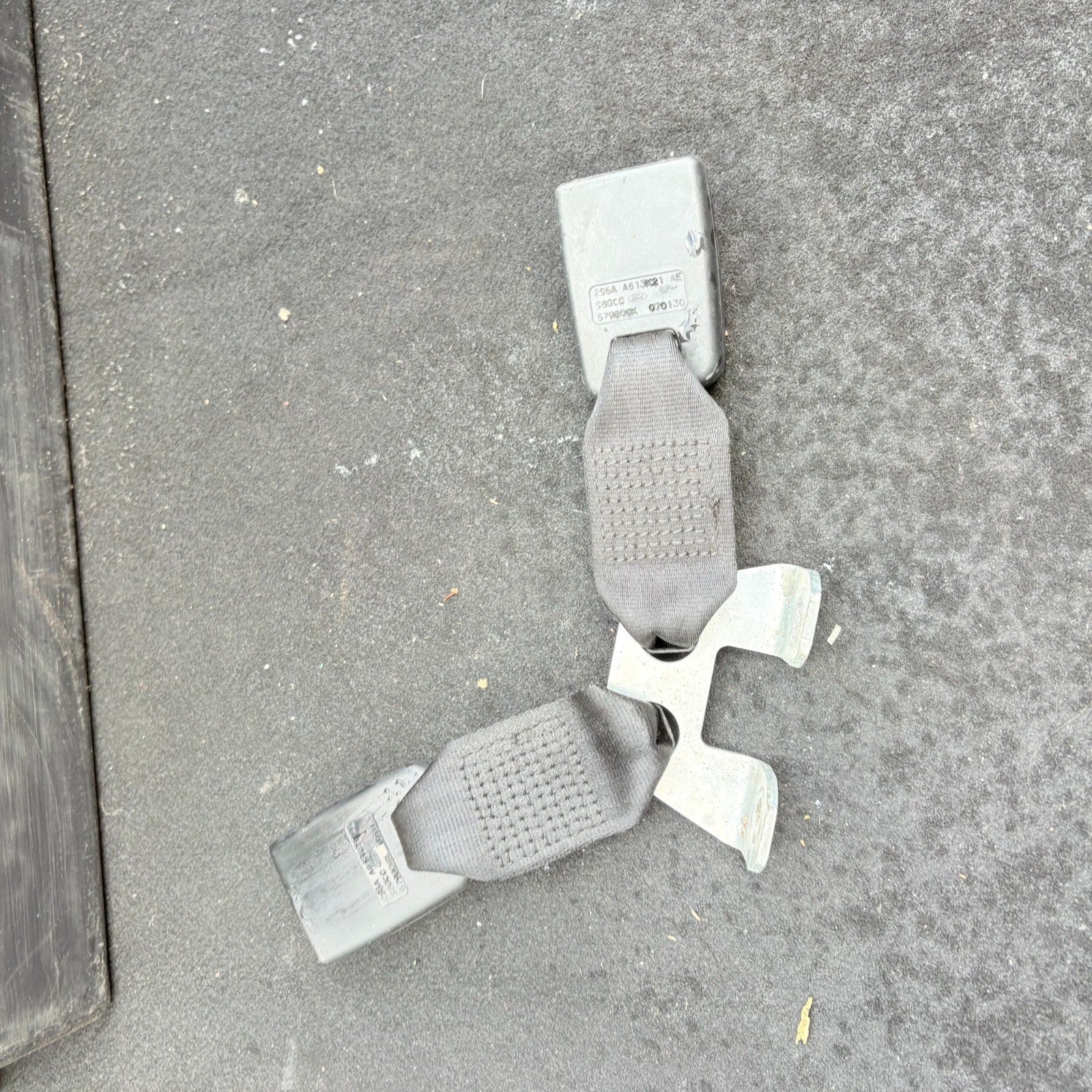 FORD FIESTA SEAT BELT STALK BUCKLE