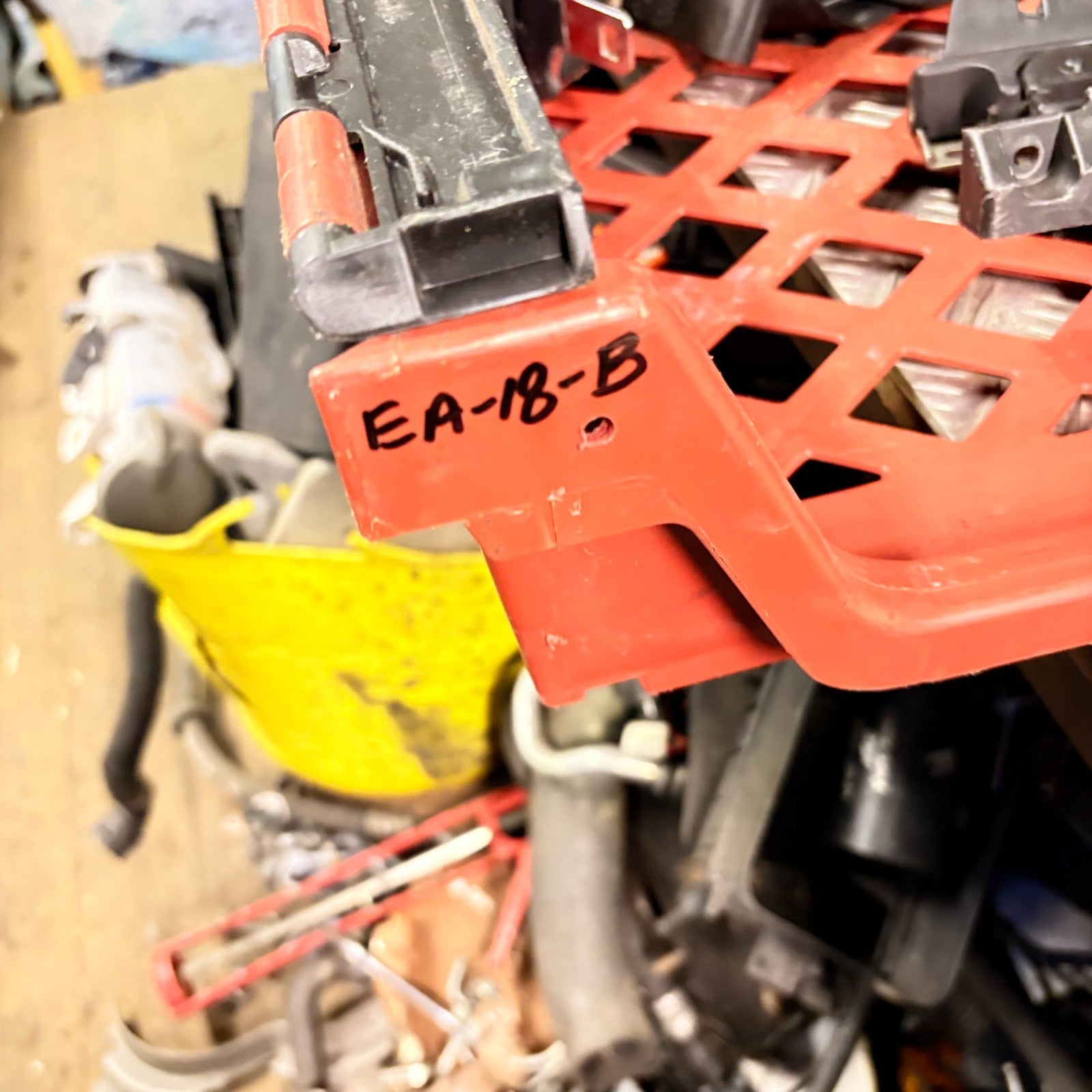 2004 LEXUS IS200. BOOT LID TAILGATE LOCK LATCH