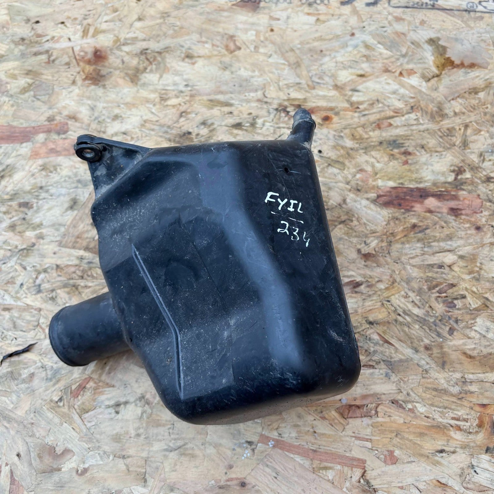 Nissan X-Trail T30 Air Box Intake Resonator 8H302 16585-8H302 2003-2007