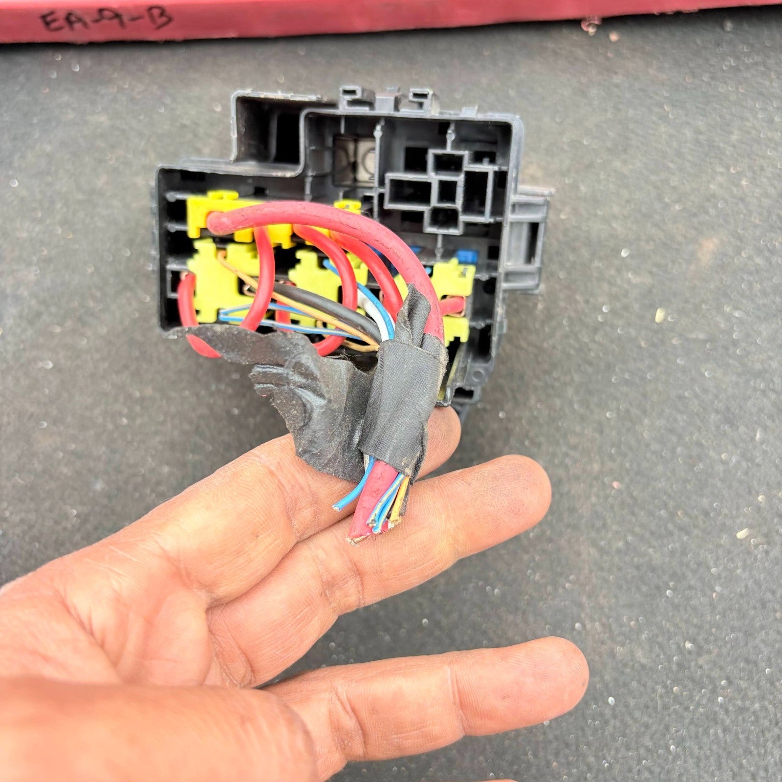 HYUNDAI I40 MK1 2011-19 ENGINE BAY RELAY FUSE BOX BOARD MODULE