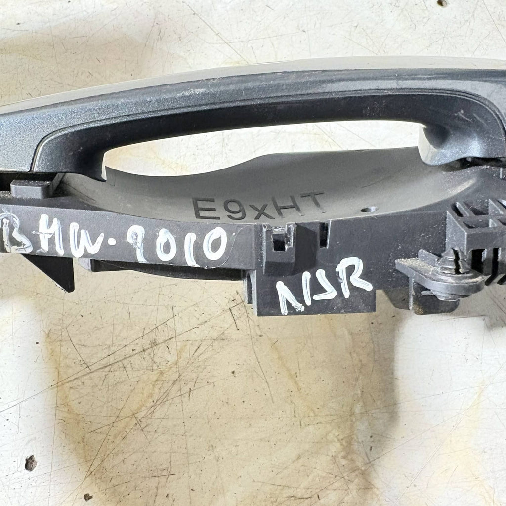 2010 BMW 320D M SPORT REAR LEFT DOOR HANDLE OUTER 390 PASSENGER REAR NSR