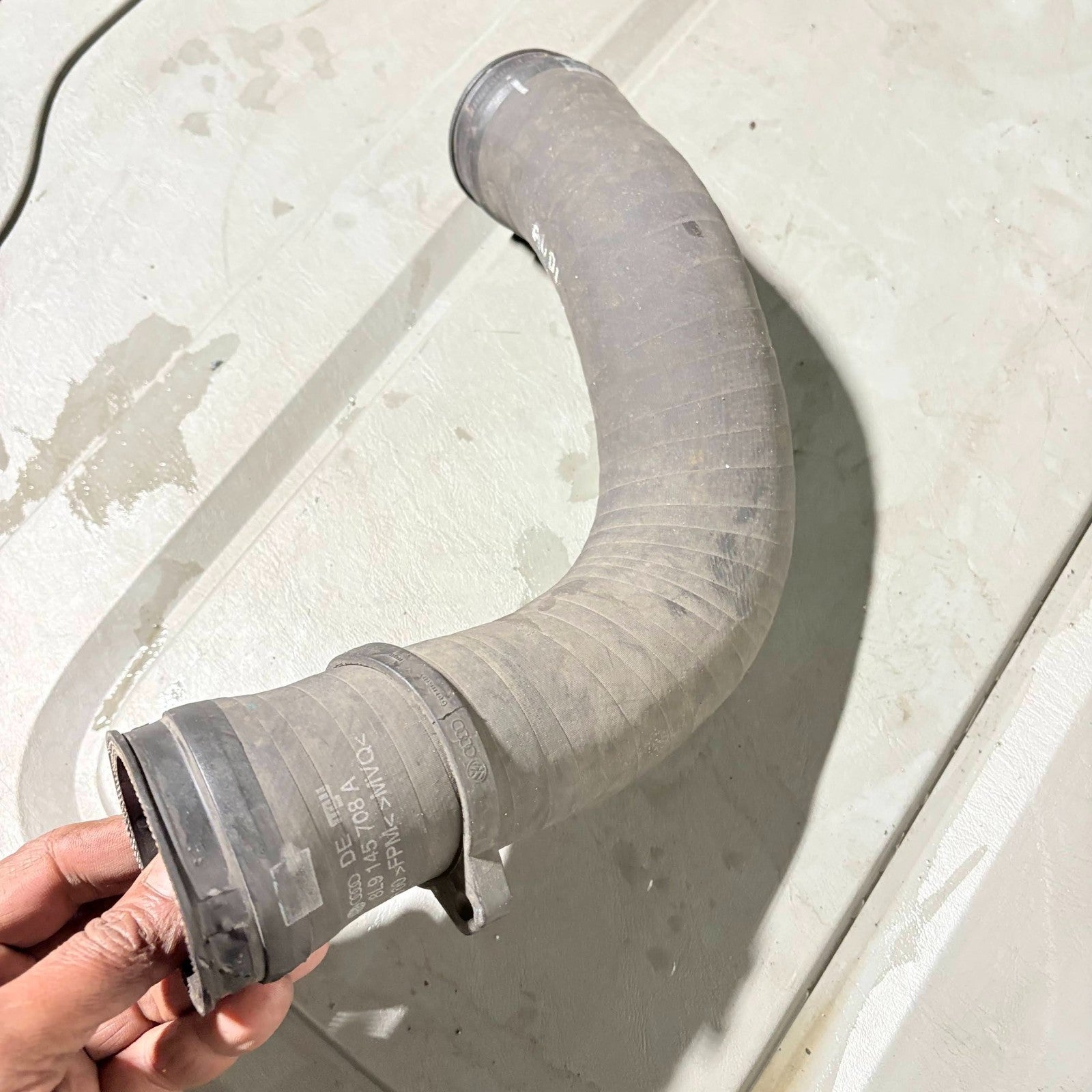 Audi TT 8N 2000-2002 1.8 Turbo Intercooler Charge Hose Right 8L9145708A
