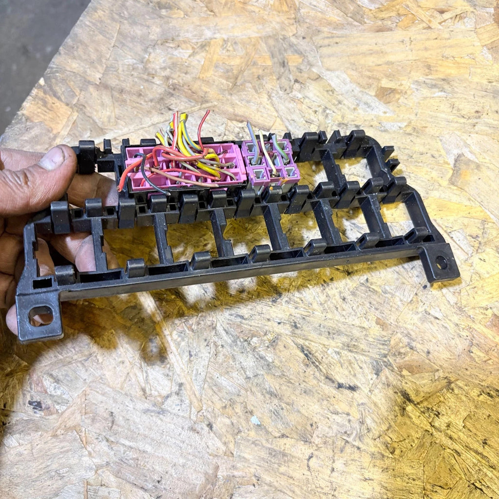 udi TT MK1 1998-2006 Under Dash Interior Fuse Relay Box Board Holder 8N0937503